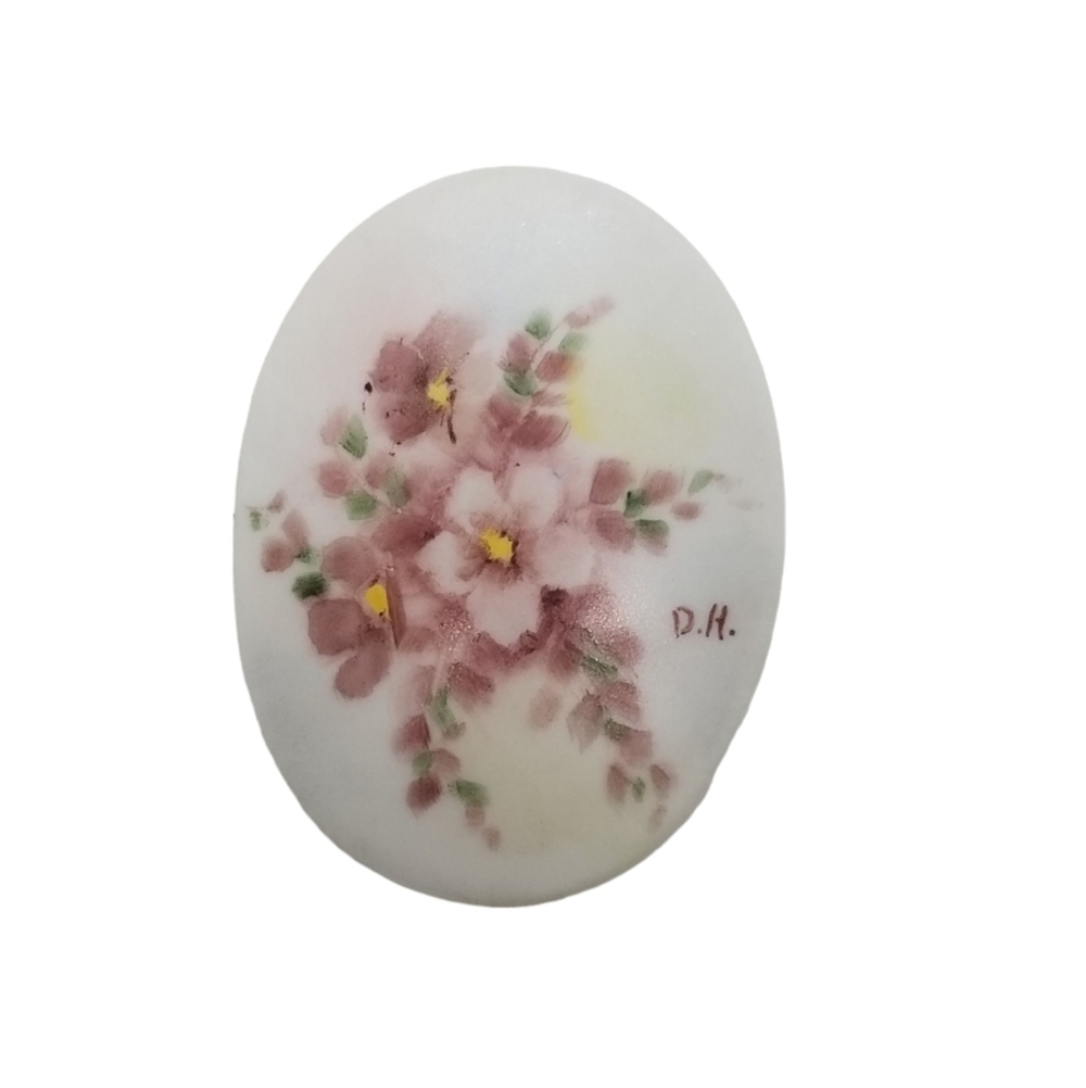 VINTAGE D.H. SIGNED PORCELAIN PIN WITH HANDPAINTED FLORAL PORTRAIT